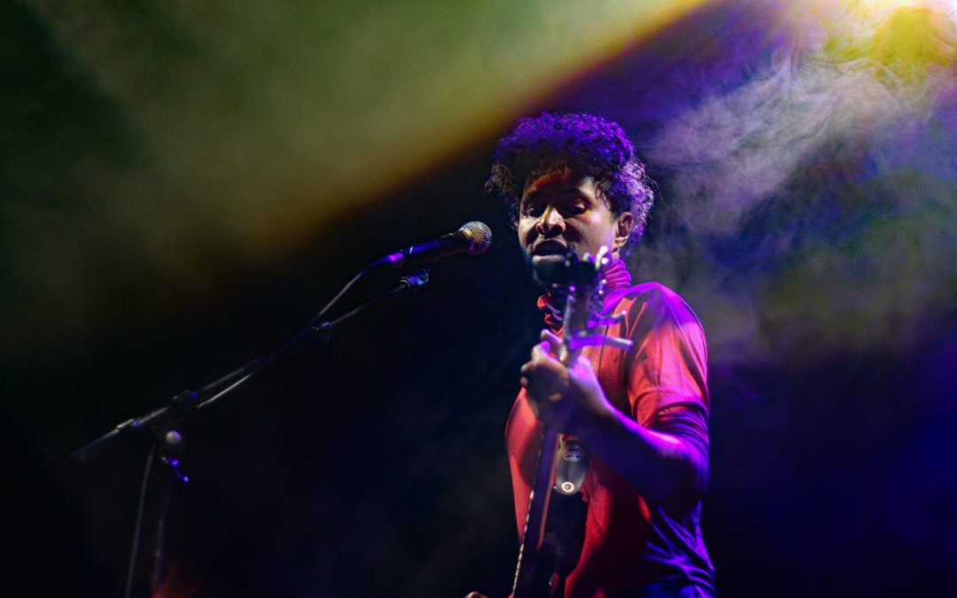Entre Nairobi et Liverpool, les murmures folk d’Edward Kamau