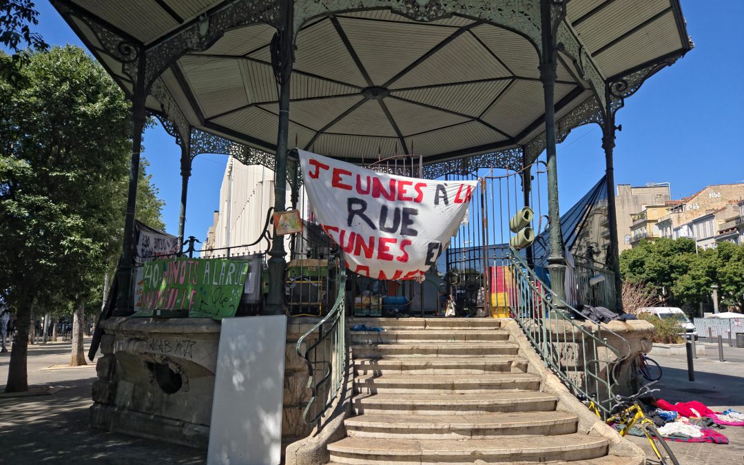 Mineur·es en danger : l’administration juge, la rue condamne